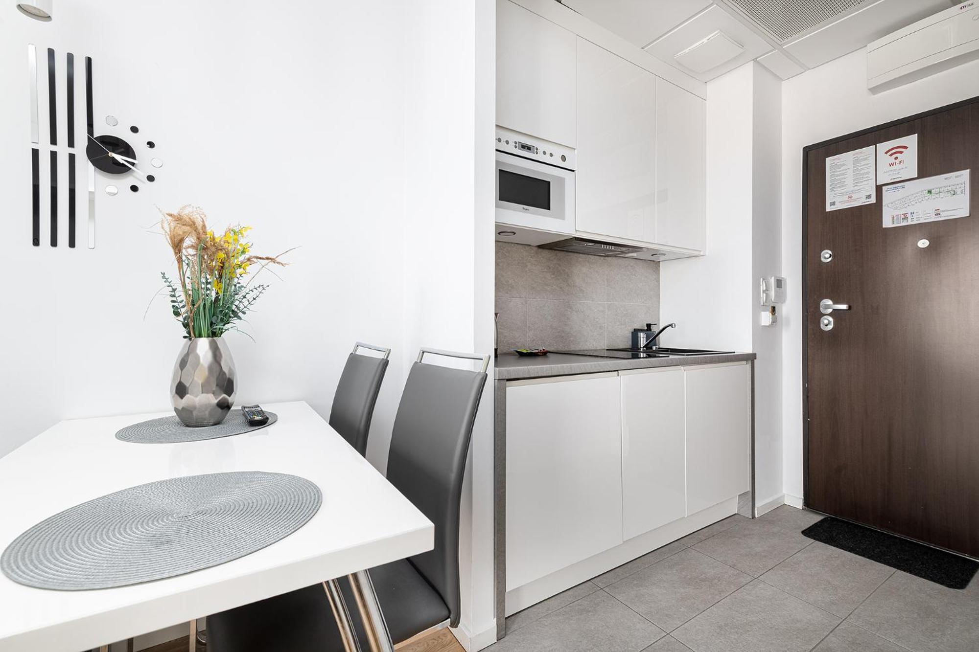 Rentplanet - Apartamenty Kasprzaka Varšava Exteriér fotografie